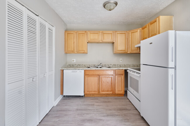 Fort Collier Terrace in Winchester, VA - Building Photo - Interior Photo