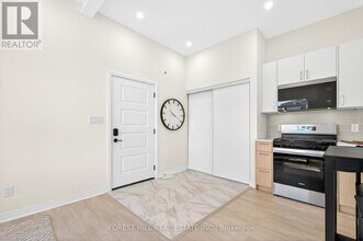 31 Harrow Dr in Toronto, ON - Building Photo - Building Photo