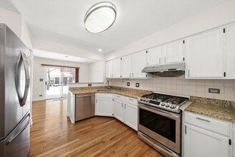 289 Ripplebrook Ct in Schaumburg, IL - Building Photo - Building Photo