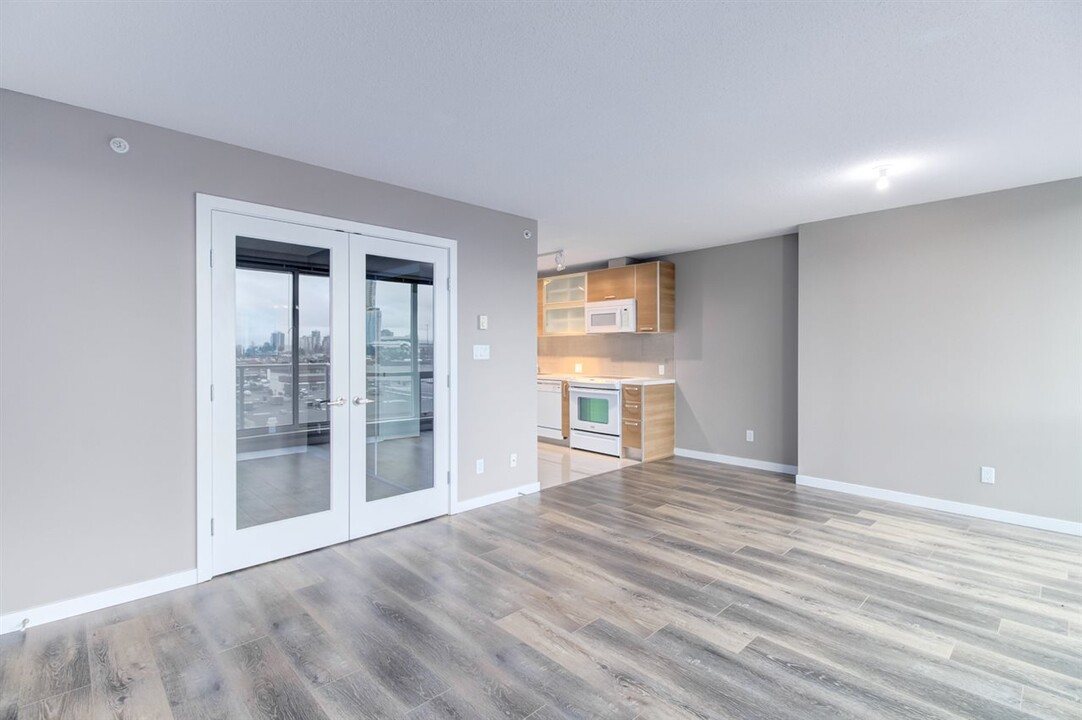 13688 100 Av in Surrey, BC - Building Photo