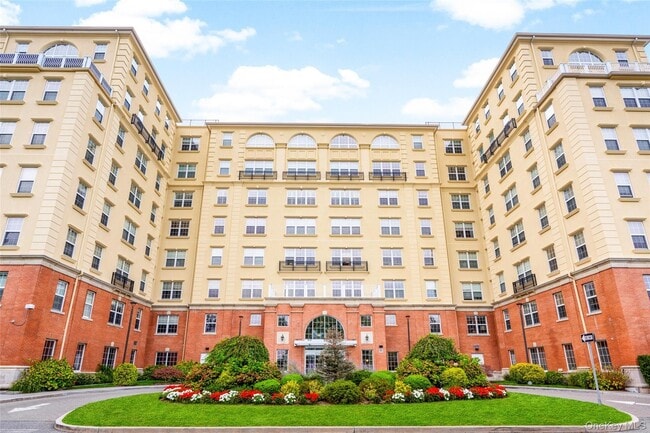 property at 10 Byron Pl