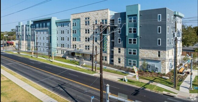 1200 W Koenig Ln in Austin, TX - Building Photo - Building Photo
