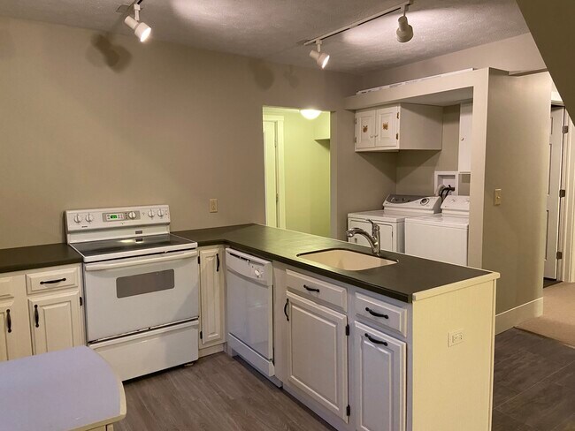 50 Utica St in Hamilton, NY - Foto de edificio - Building Photo