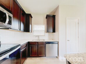 216 Ryan St in Anna, TX - Foto de edificio - Building Photo