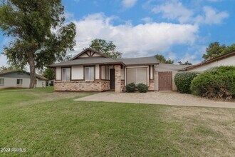 5135 E Evergreen St in Mesa, AZ - Building Photo - Building Photo