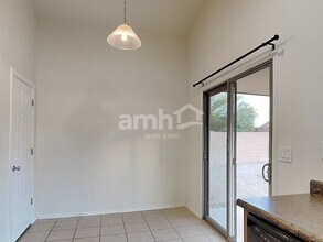 1651 W Quick Draw Way in Queen Creek, AZ - Foto de edificio - Building Photo