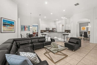 4140 Oak Tree Dr in Davenport, FL - Foto de edificio - Building Photo