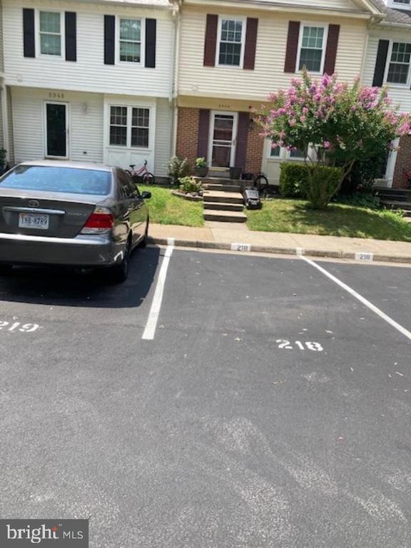 8946 Waldren Way in Lorton, VA - Foto de edificio - Building Photo