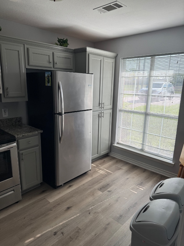 property at 914-916-916 S Interurban St