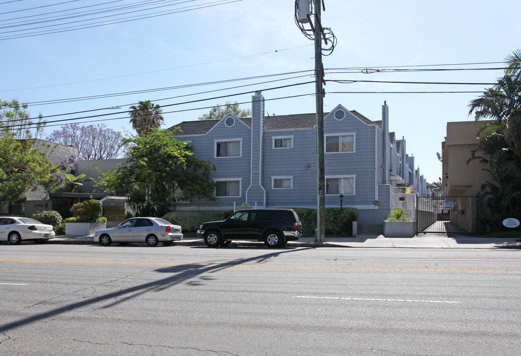 4750 Kester Ave in Sherman Oaks, CA - Foto de edificio