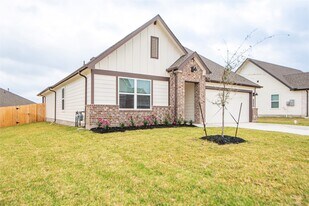 1722 San Jacinto Dr in Brenham, TX - Building Photo