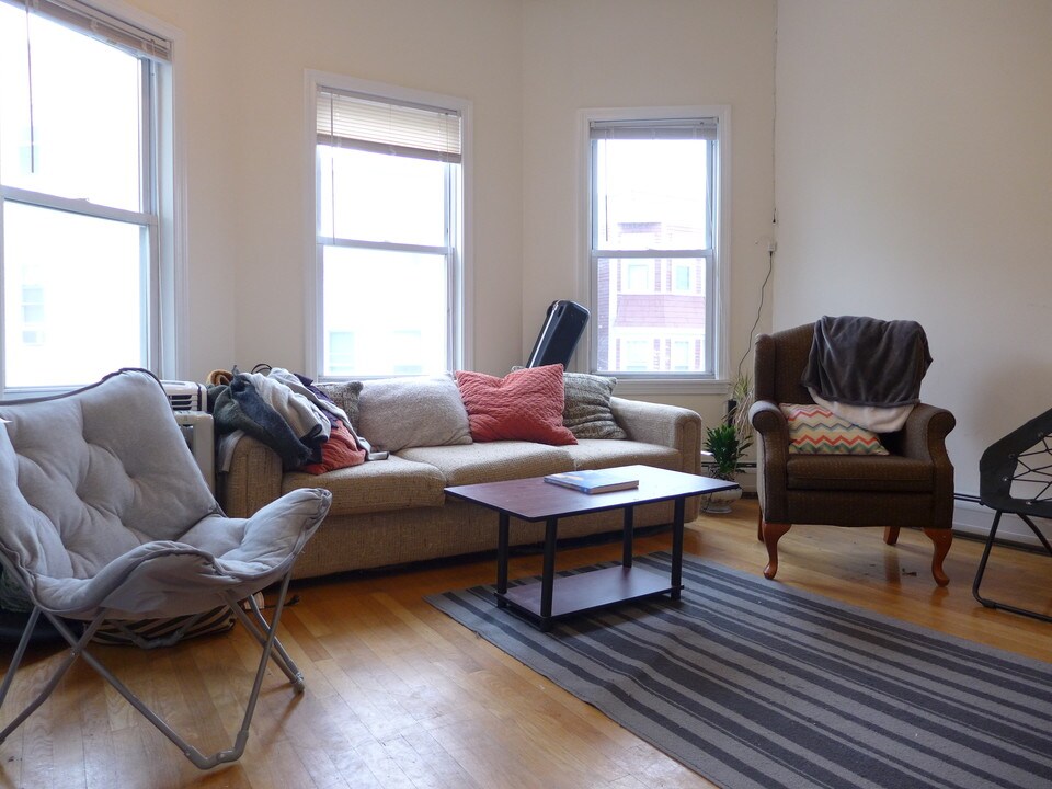 152 Hillside St in Boston, MA - Building Photo