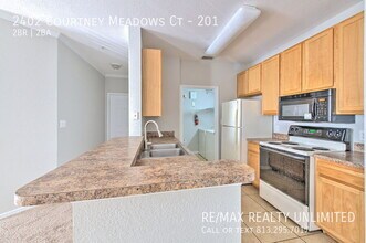 2402 Courtney Meadows Ct in Tampa, FL - Building Photo - Building Photo