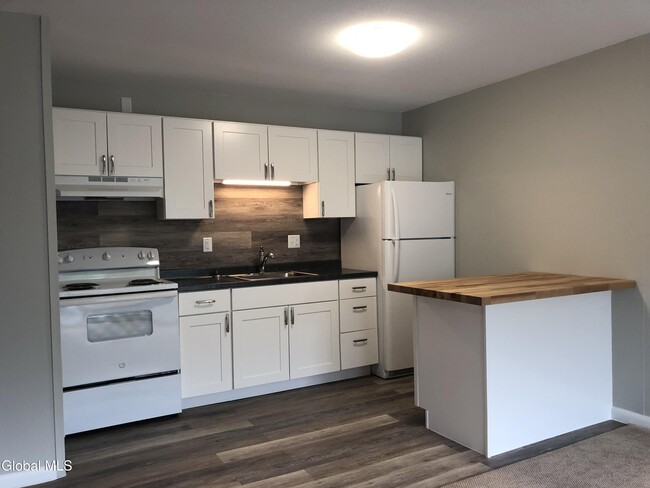 21 Wells St in Saratoga Springs, NY - Building Photo - Building Photo