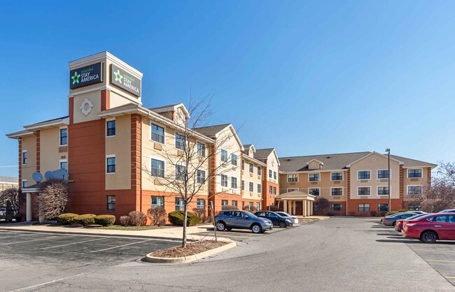 Furnished Studio-Chicago - Woodfield Mall in Schaumburg, IL - Building Photo - Building Photo