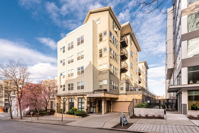 Flora Flats in Seattle, WA - Foto de edificio - Building Photo