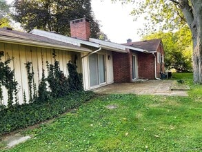 6660 W Dartmoor Rd in West Bloomfield, MI - Building Photo - Building Photo