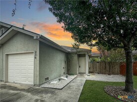 236 Anne Louise Dr in New Braunfels, TX - Building Photo