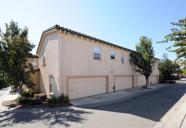 Creek Bridge Apartments in King City, CA - Foto de edificio - Building Photo