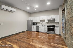 601 E Main St in Louisville, KY - Building Photo