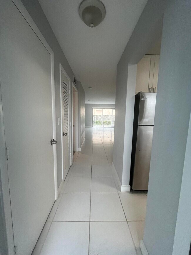 1001 SE 3rd St in Deerfield Beach, FL - Building Photo - Building Photo
