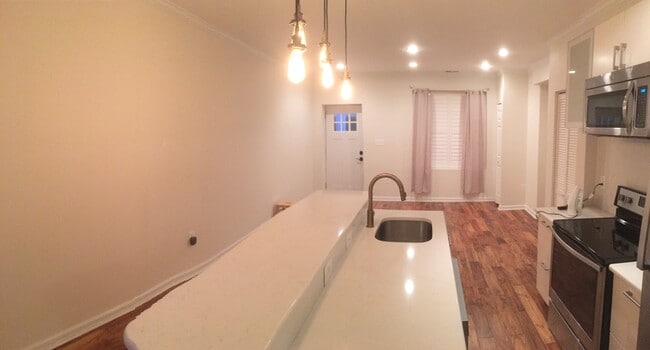 property at 1003 P St NW