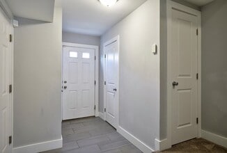 2102 E Oak Rd in Vineland, NJ - Building Photo - Building Photo