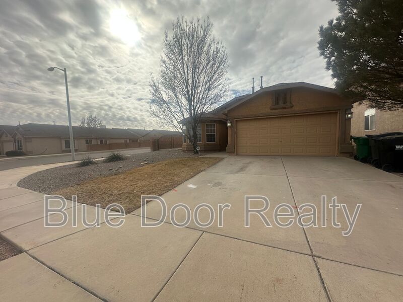 380 Whispering Meadows Dr in Rio Rancho, NM - Building Photo