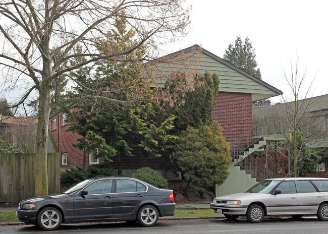 4022 California Ave SW in Seattle, WA - Building Photo - Building Photo