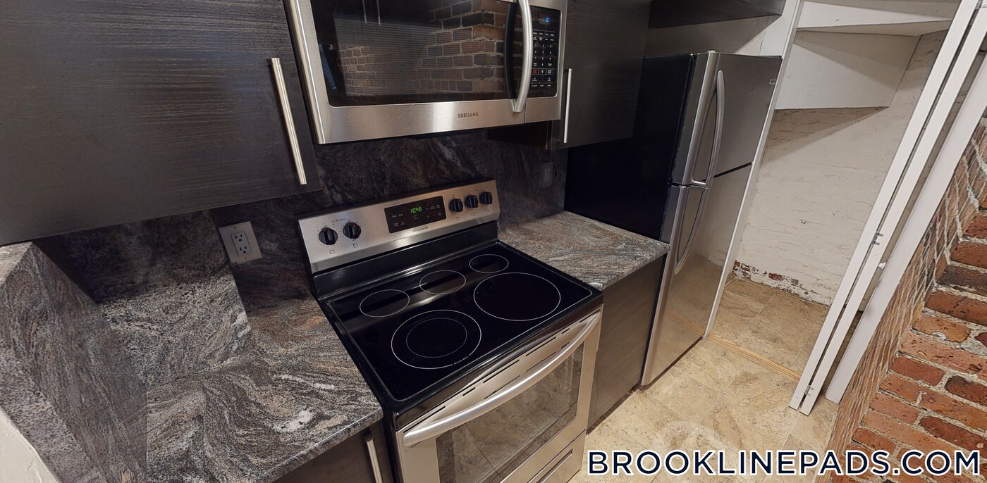 69 Babcock St in Brookline, MA - Building Photo