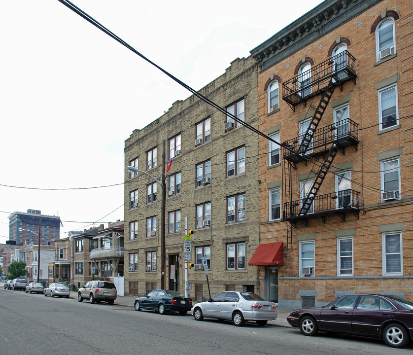 614 21st St in Union City, NJ - Foto de edificio