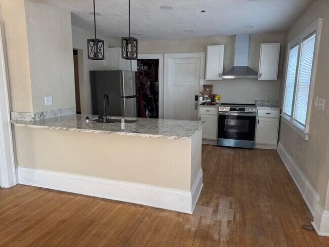 2162 N 63rd St, Unit 1 in Wauwatosa, WI - Building Photo - Building Photo