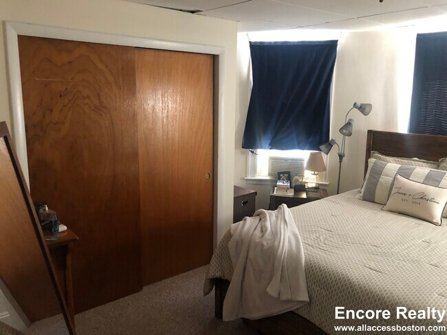 112 Thurston St in Somerville, MA - Foto de edificio - Building Photo