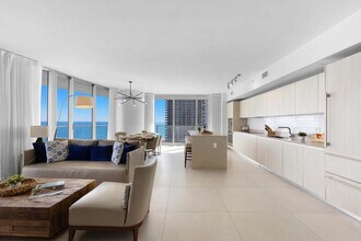 4111 S Ocean Dr in Hollywood, FL - Building Photo - Building Photo