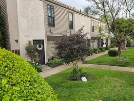 5757 Gaines St in San Diego, CA - Building Photo