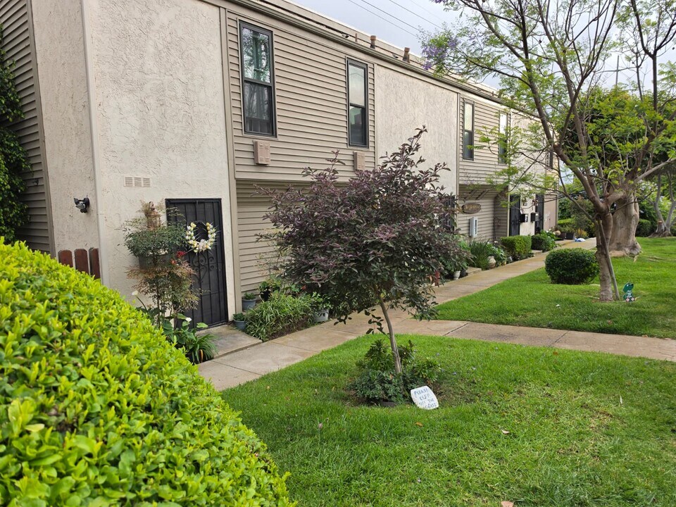 5757 Gaines St in San Diego, CA - Building Photo