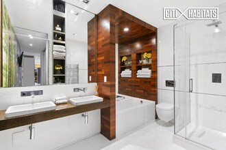 529 W 42nd St-Unit -8N in New York, NY - Building Photo - Building Photo