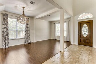 2401 Golden Gate Park in Austin, TX - Building Photo - Building Photo