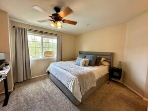 537 N Adams St, Unit 217 in Glendale, CA - Foto de edificio - Building Photo