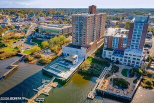28 Riverside Ave in Red Bank, NJ - Building Photo