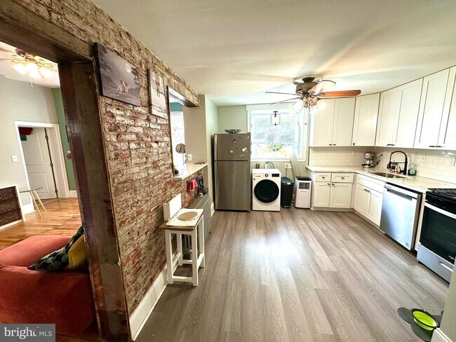 525 Leverington Ave in Philadelphia, PA - Building Photo - Building Photo