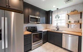 803 Mansfield Ave in Lynchburg, VA - Foto de edificio - Building Photo