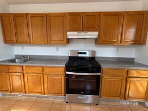 10 Harvard St, Unit 1 in East Orange, NJ - Foto de edificio - Building Photo