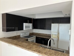 16220 NW 2nd Ave in Miami, FL - Foto de edificio - Building Photo