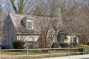 2614 Jefferson Park Ave in Charlottesville, VA - Building Photo