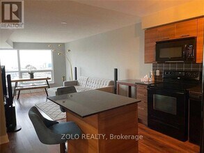 135 Village Green Square in Toronto, ON - Building Photo - Building Photo