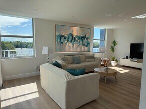 16546 NE 26th Ave in North Miami Beach, FL - Building Photo - Building Photo
