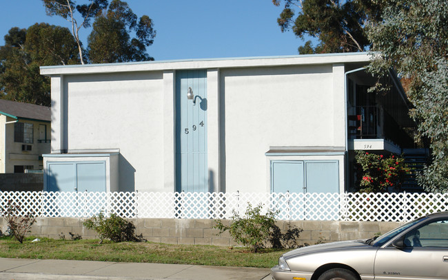 594 Graves Ave in El Cajon, CA - Foto de edificio - Building Photo