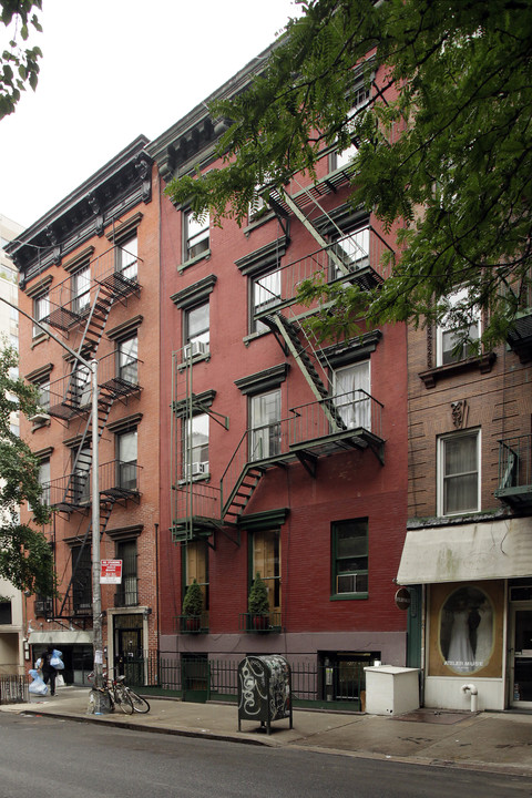 226 E Tenth St in New York, NY - Building Photo