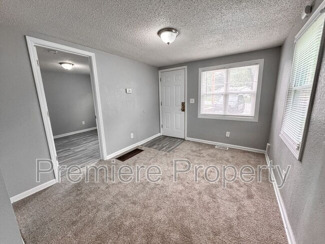 5230 NE Barnes Ave in Kansas City, MO - Building Photo - Building Photo